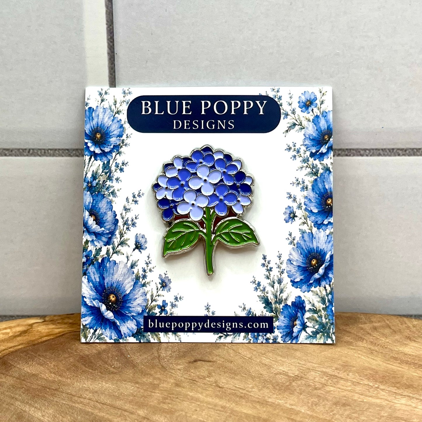 Blue Hydrangea Needle-Minder